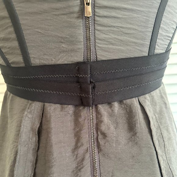 BCBG RUNWAY GREY/BLACK SLEEVELESS MINI DRESS. CORSET LIKE BODICE. SIZE 2. - Picture 8 of 12